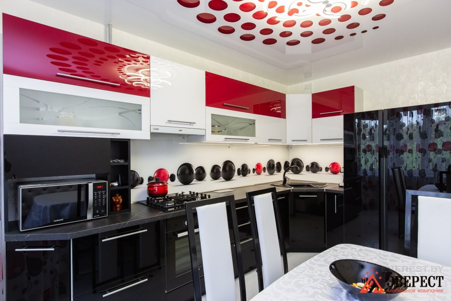 Кухни глянцевые угловые