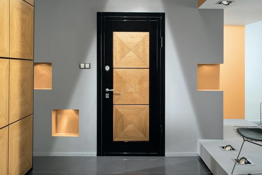 Красивые входные двери в квартиру