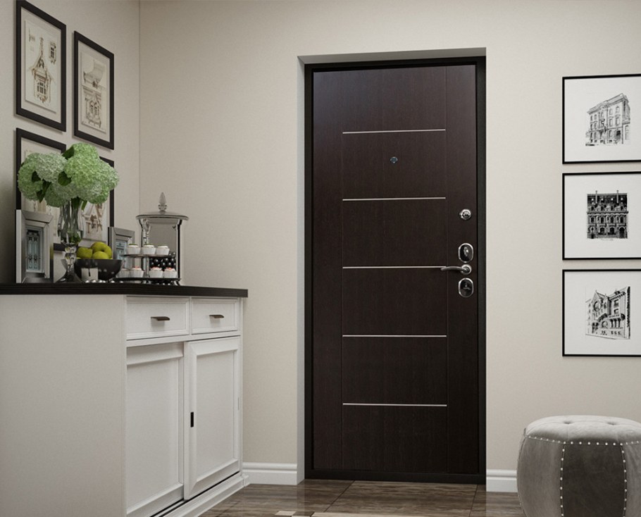 Входная дверь в интерьере прихожей