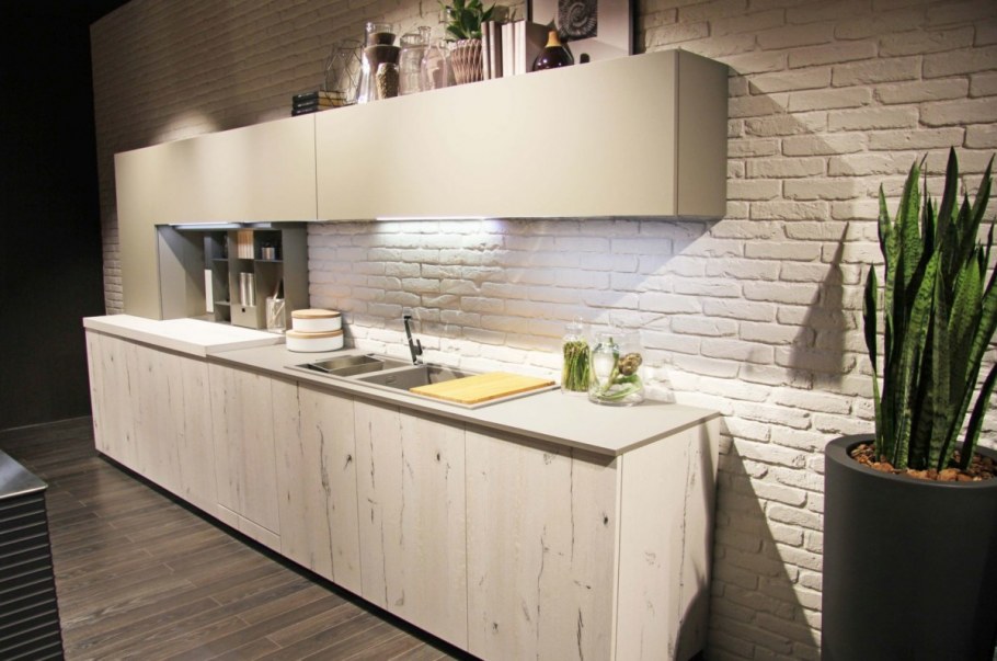 Кухня в стиле лофт белая с деревом
