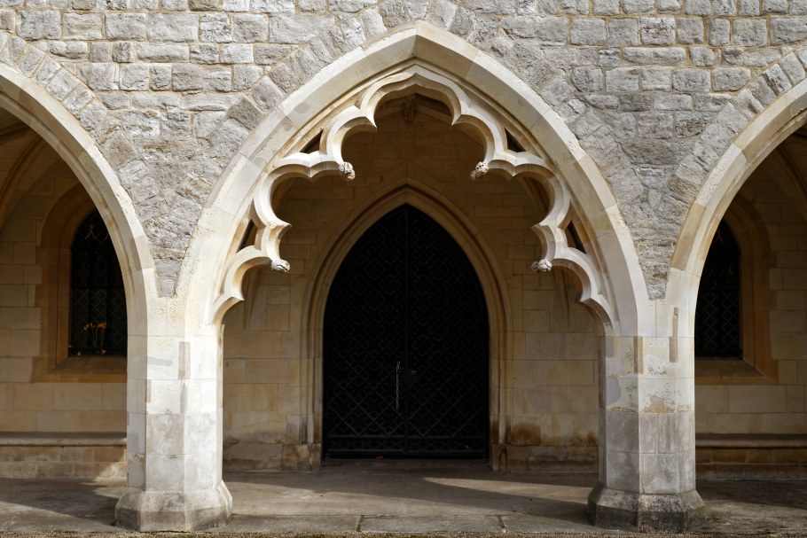 Стрельчатая арка в готической архитектуре