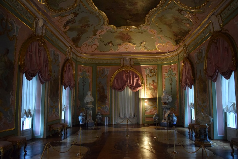 Китайский дворец в Ораниенбауме стеклярусный кабинет