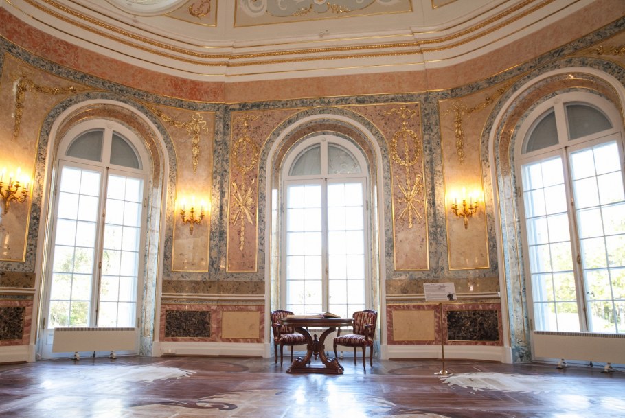 Китайский дворец в Ораниенбауме штофная опочивальня