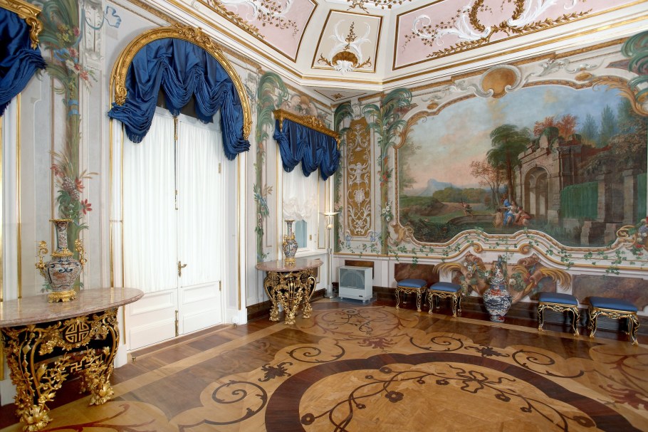 Китайский дворец в Ораниенбауме вазы