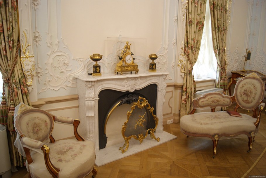 Ораниенбаум (дворцово-парковый ансамбль) стеклярусный кабинет