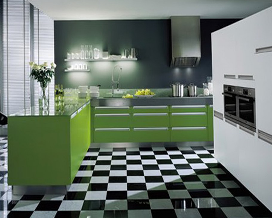 Кухня в темно светлых тонах