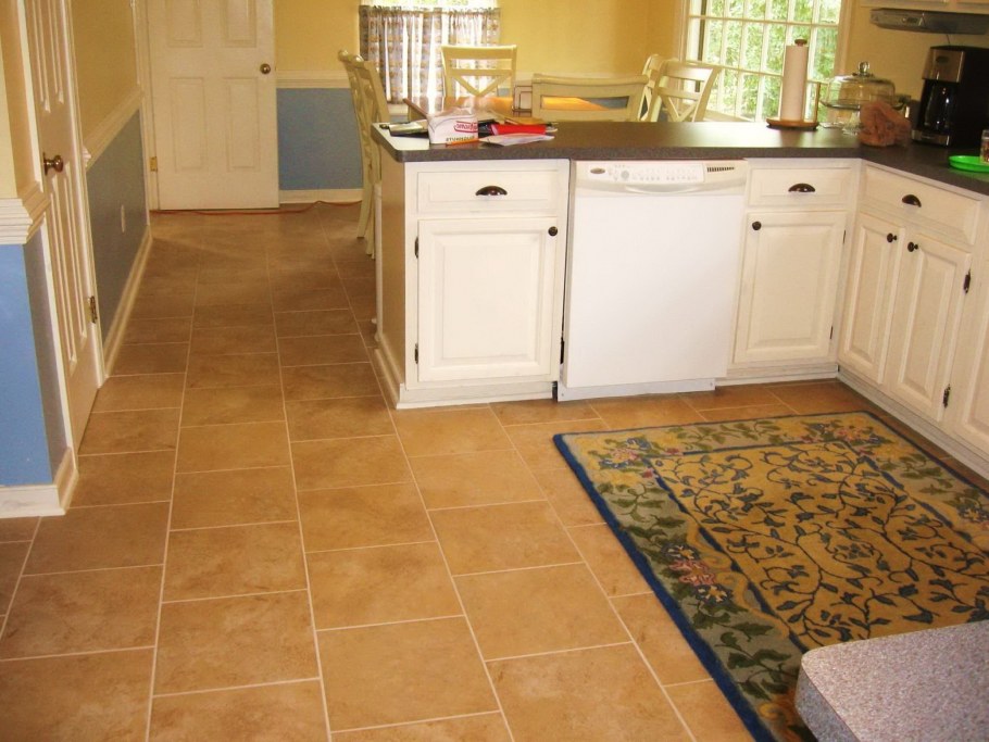 Серая плитка на кухне