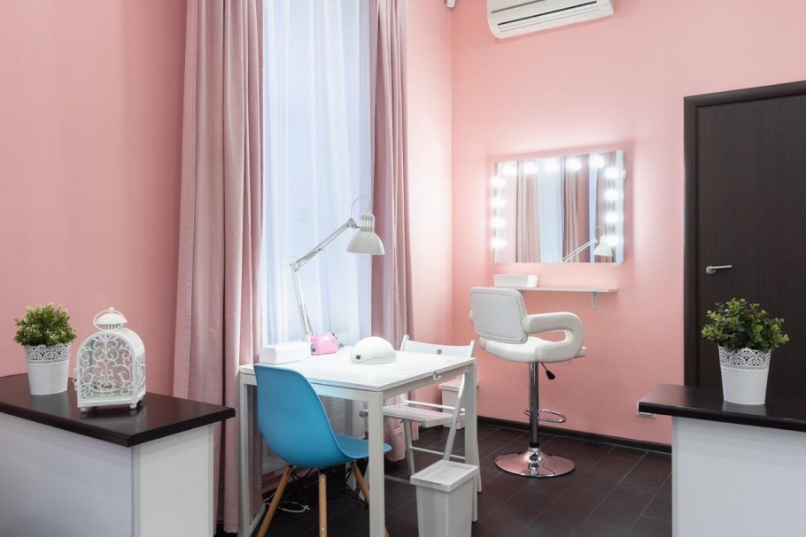 Кабинет маникюра и педикюра интерьер