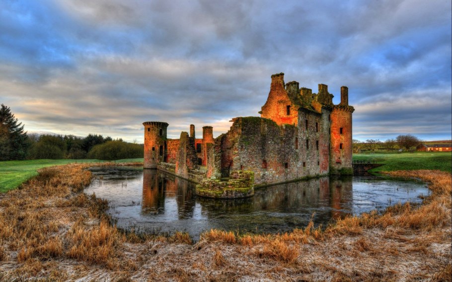 Caerlaverock Castle фасад