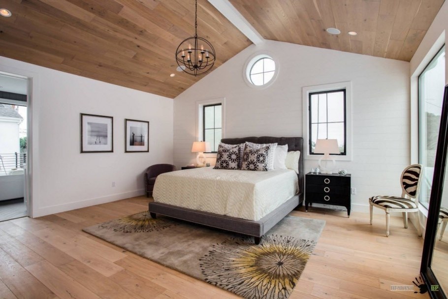 Отделка спальни деревом