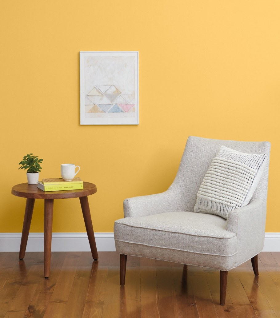 Крашеные стены в комнате