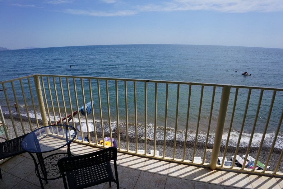 Эллинги в Крыму на берегу моря