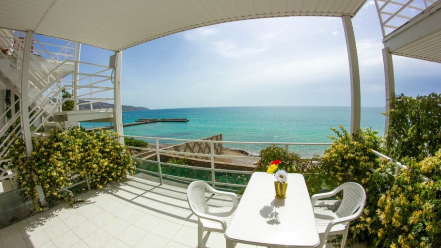 Черноморская набережная Феодосия 42