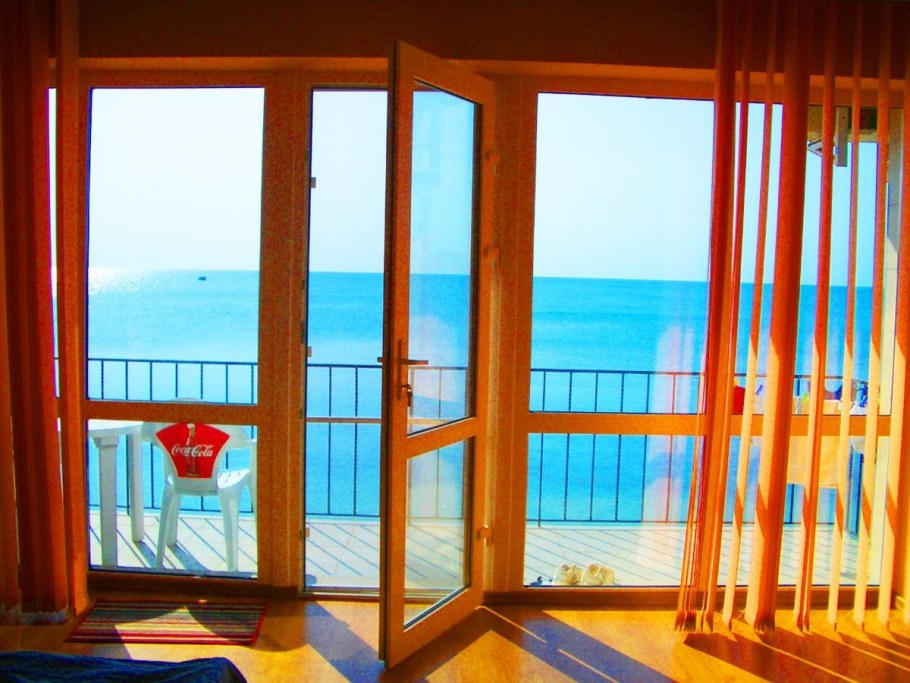 Феодосия комплекс эллингов у моря Черноморская набережная 42