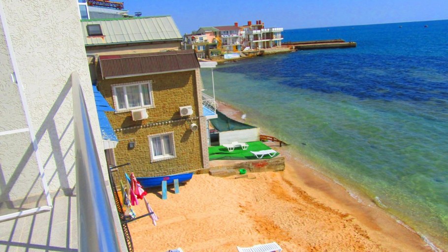 Эллинги в Крыму на берегу моря 2020