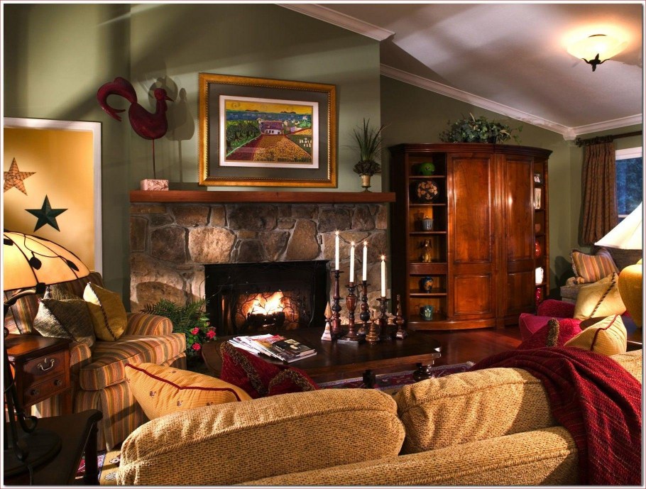 Огромная гостиная с камином