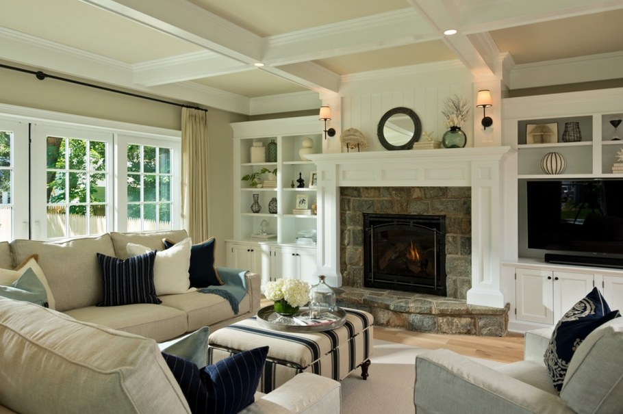 Телевизор над камином