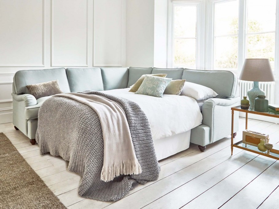 Спальня с диваном