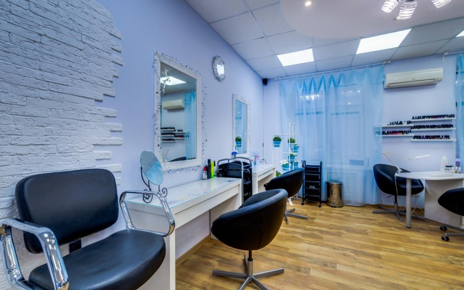 Отделка стен парикмахерской