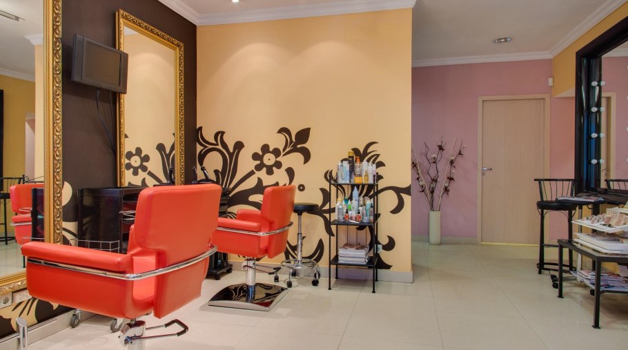 Отделка стен парикмахерской