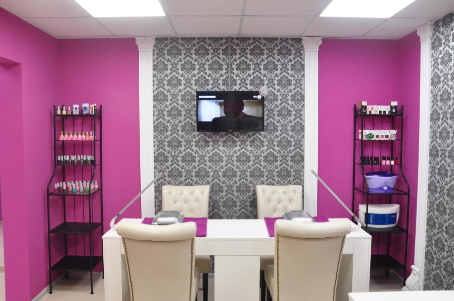 Интерьер студии маникюра