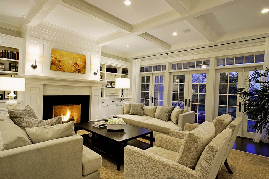 Большая гостиная с камином