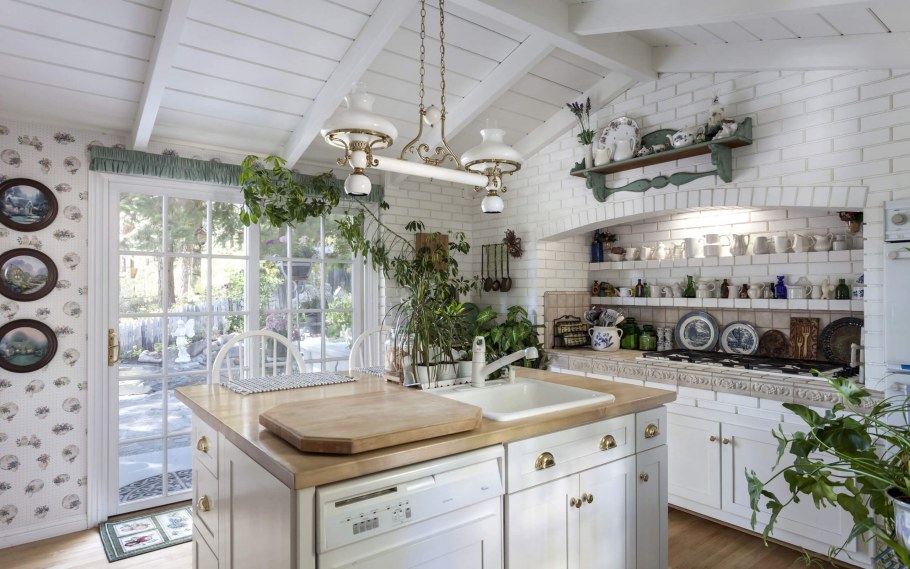 Кухня в стиле Прованс фисташкового цвета