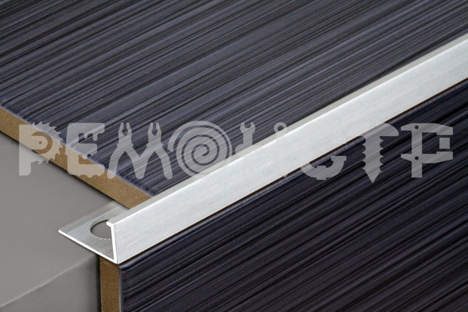 Отделка декоративными гвоздями