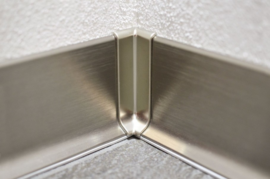 Уголок для столешницы