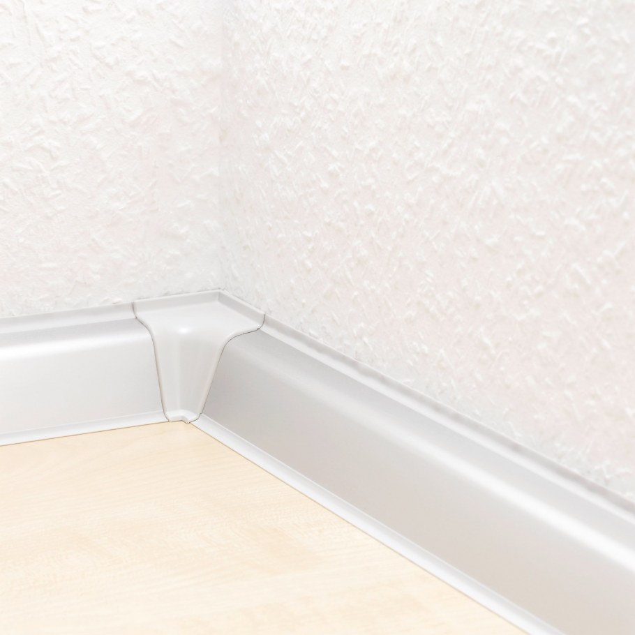 Золотой уголок для плитки