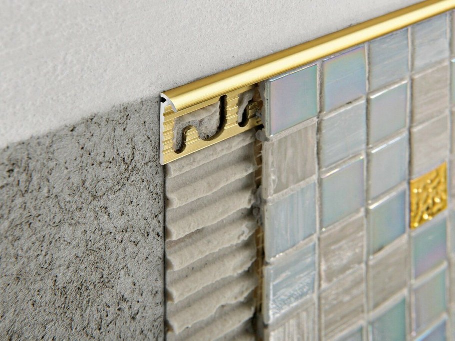 Плинтус мини-Plus Magic алюминий самокл.15*15мм 4,2м, Rehau