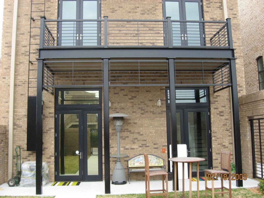 Навес перед домом