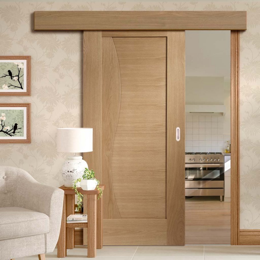 Деревянные двери в интерьере