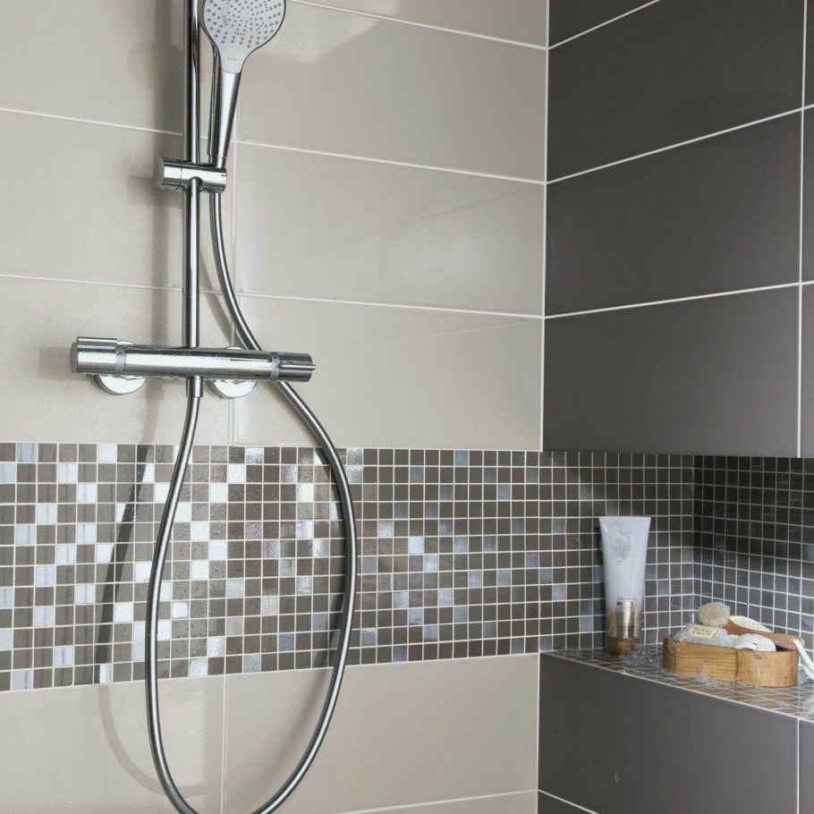 Бордюр из мозаики в ванной