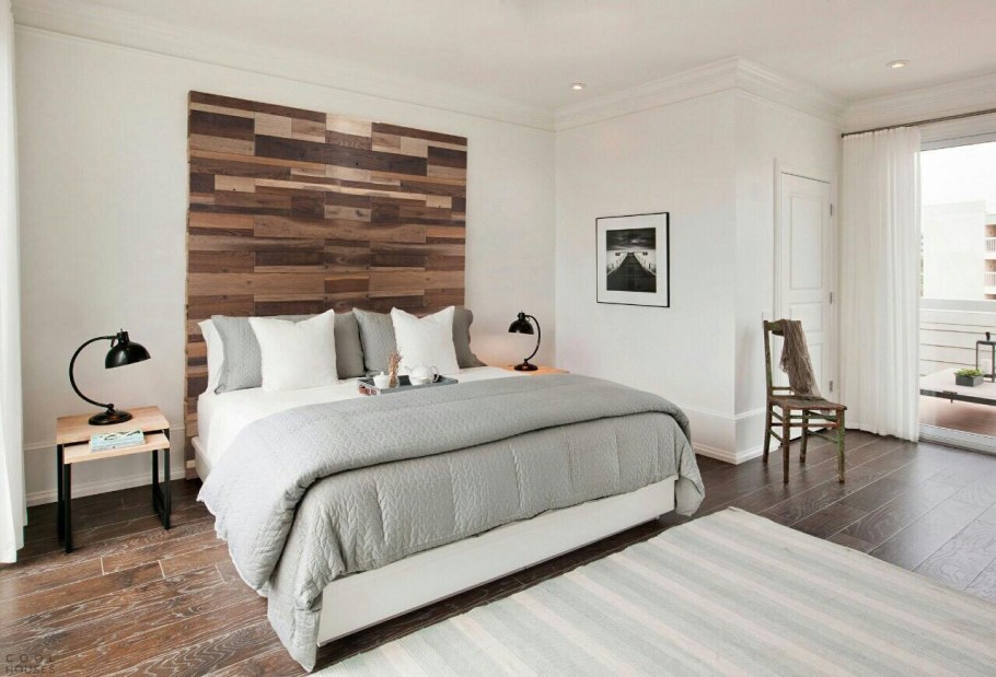 Белый ламинат на стене