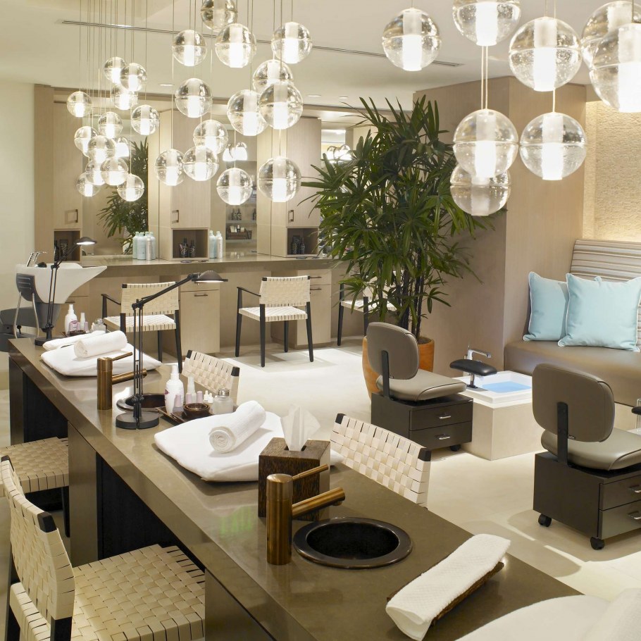 Интерьер салона маникюра