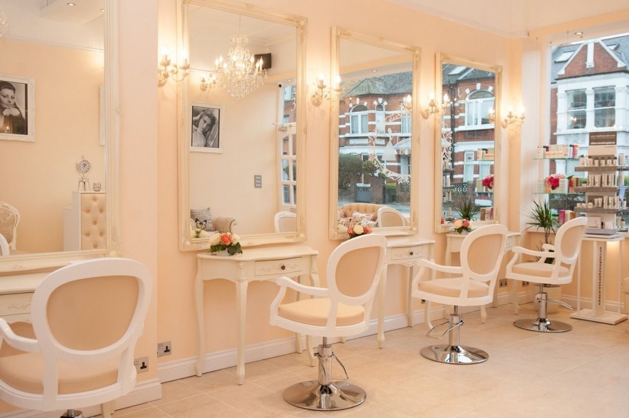 Маникюрный салон в светлых тонах