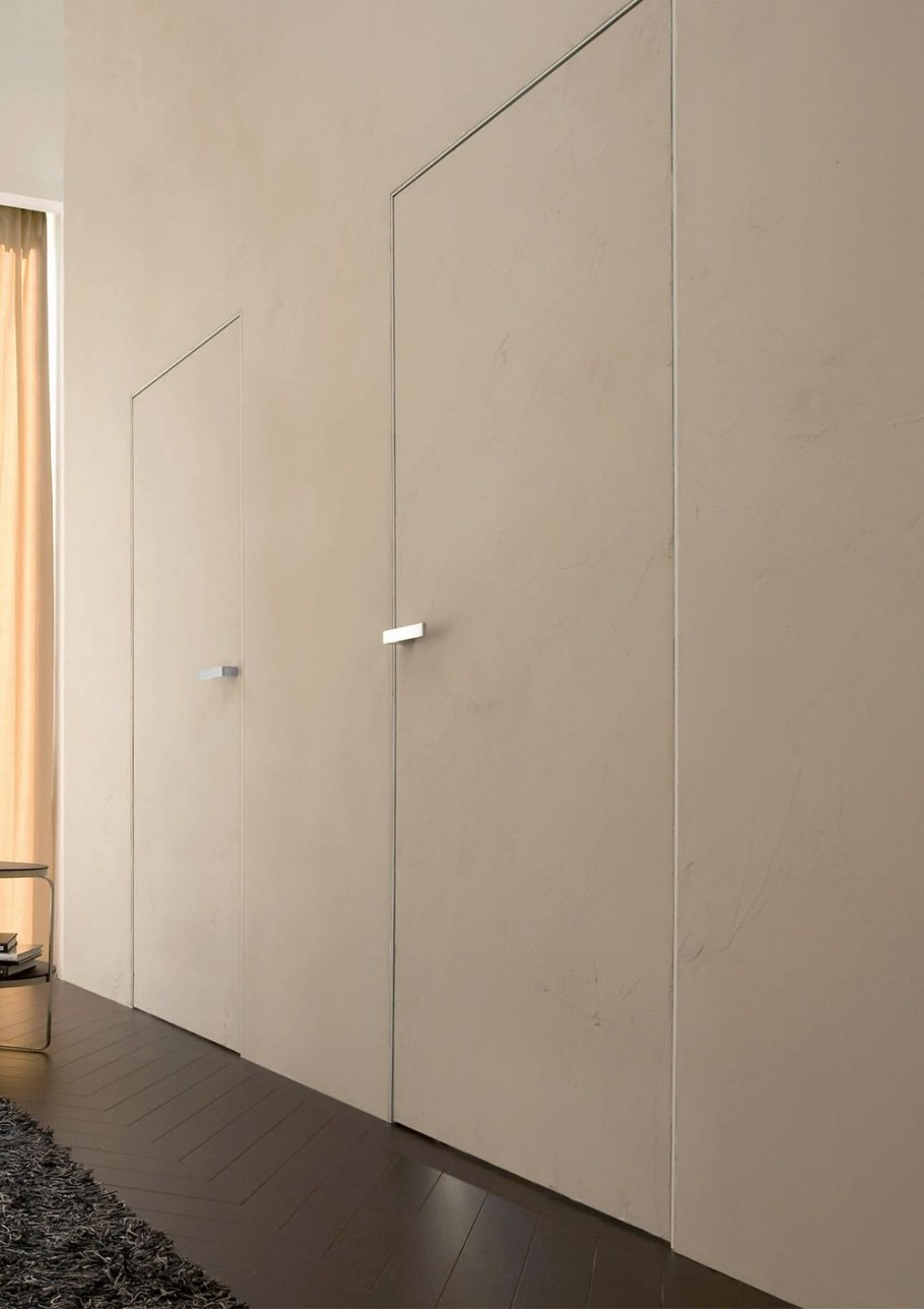 Плинтус на скрытой двери