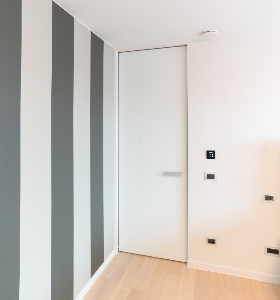 Скрытый плинтус Invisible Doors