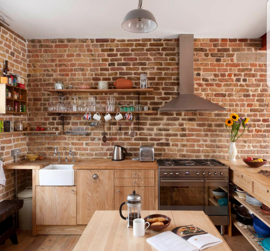 Кирпичная стена на кухне