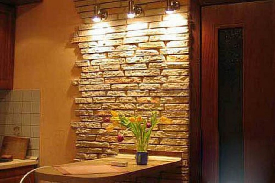 Отделка кухни камнем