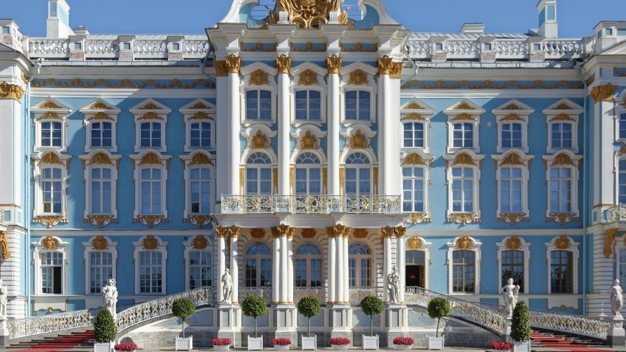 Большой Петергофский дворец парадная лестница