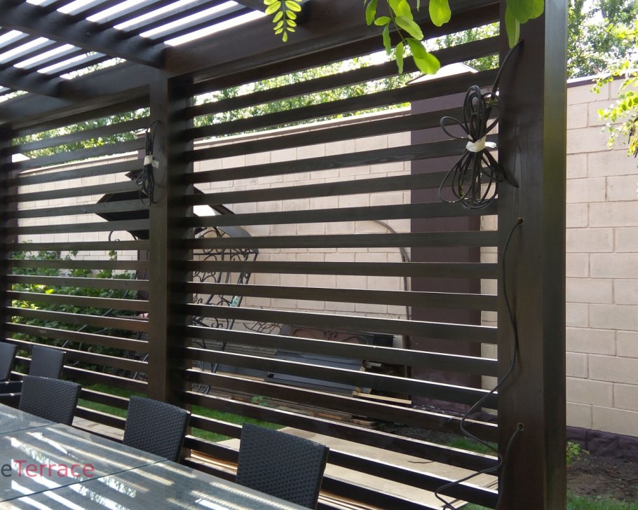 Деревянные жалюзи для беседки