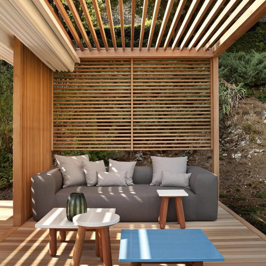 Беседка с рейками