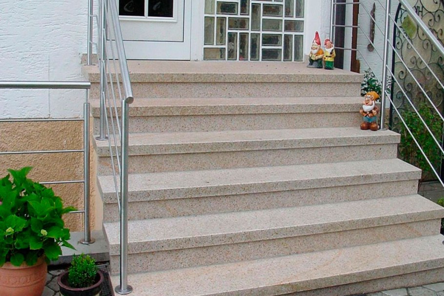 Ступеньки на веранду