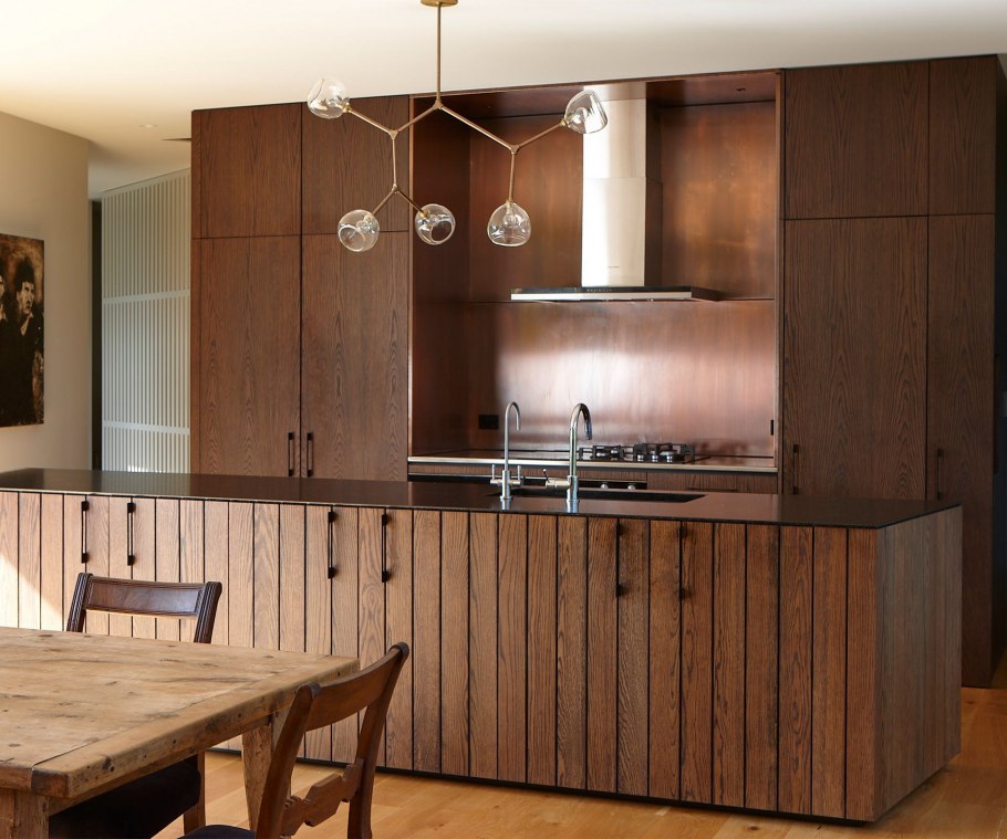 Кухня с фасадами под металл