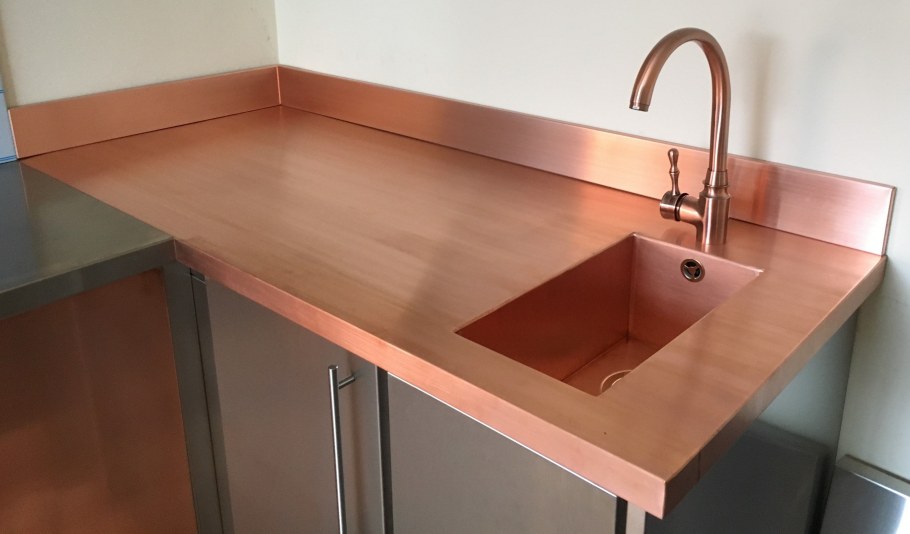 Металлический фартук для кухни