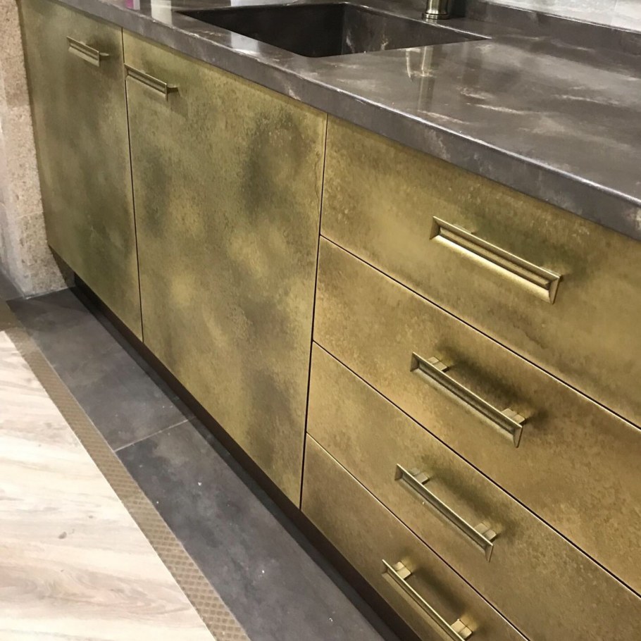 Латунная вытяжка на кухню