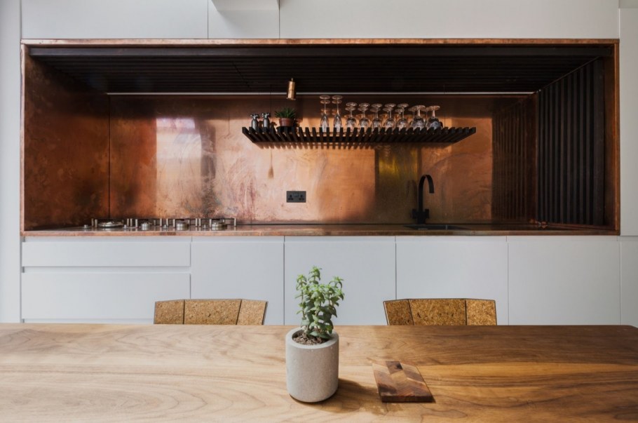 Медь в интерьере кухни