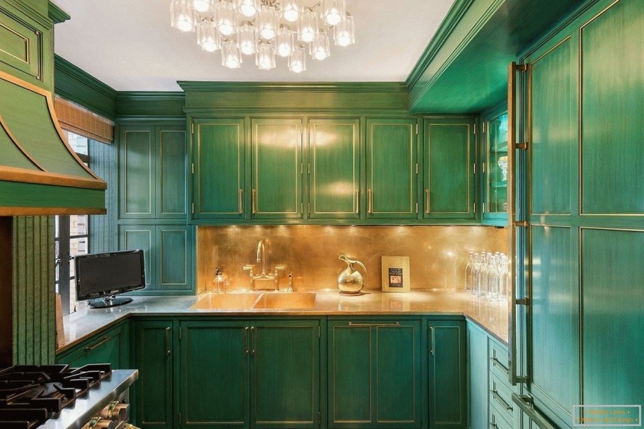 Кухня с вставками под медь